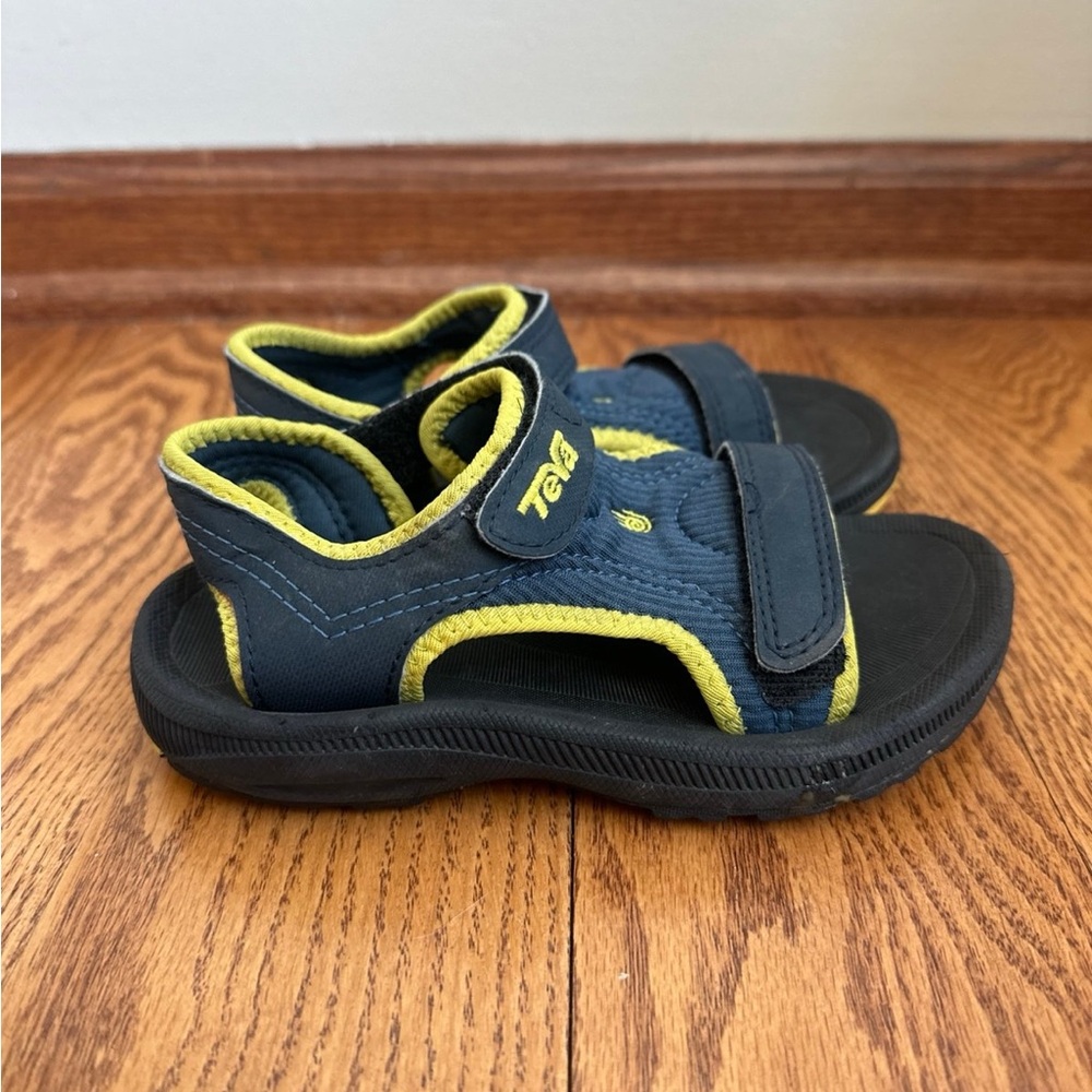 Teva Psyclone Sandals Boys Size 12 Blue